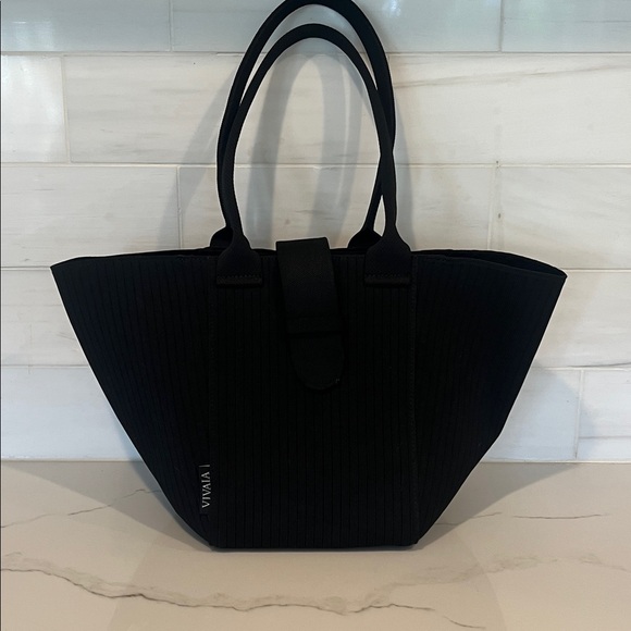 VIVAIA The Trapeze Tote Bag - Picture 7 of 15